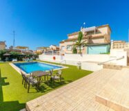 Дом 105 кв.м в San Miguel de Salinas с бассейном у моря