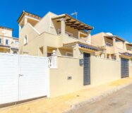 Дом 105 кв.м в San Miguel de Salinas с бассейном у моря