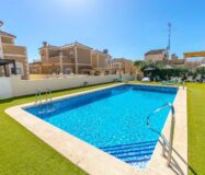 Дом 105 кв.м в San Miguel de Salinas с бассейном у моря