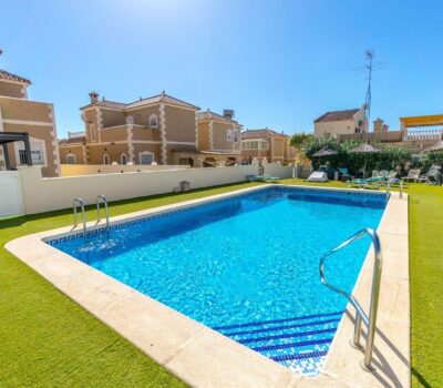 Будинок 105 кв.м в San Miguel de Salinas з басейном біля моря