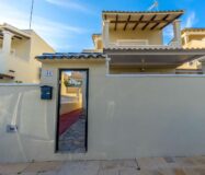 Дом 105 кв.м в San Miguel de Salinas с бассейном у моря