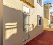 Дом 105 кв.м в San Miguel de Salinas с бассейном у моря