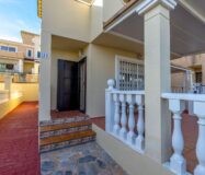 Дом 105 кв.м в San Miguel de Salinas с бассейном у моря