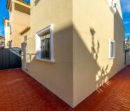 Дом 105 кв.м в San Miguel de Salinas с бассейном у моря