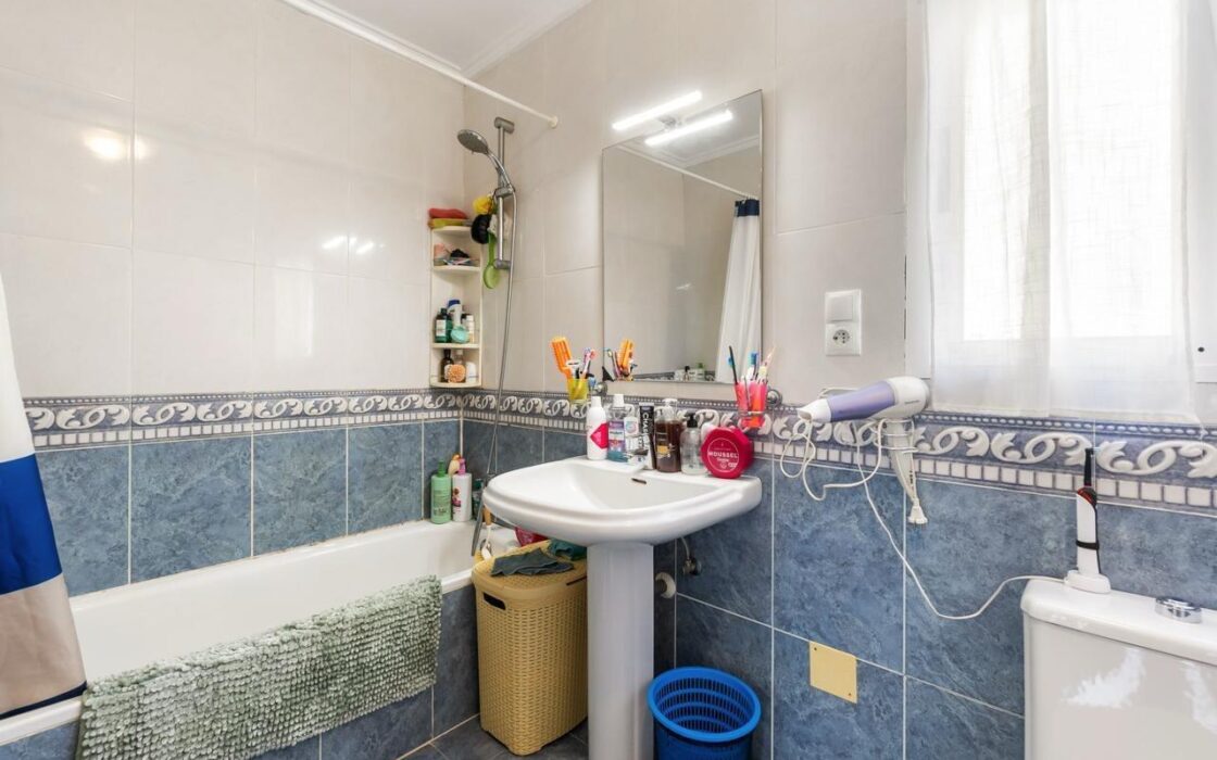 Дом 105 кв.м в San Miguel de Salinas с бассейном у моря