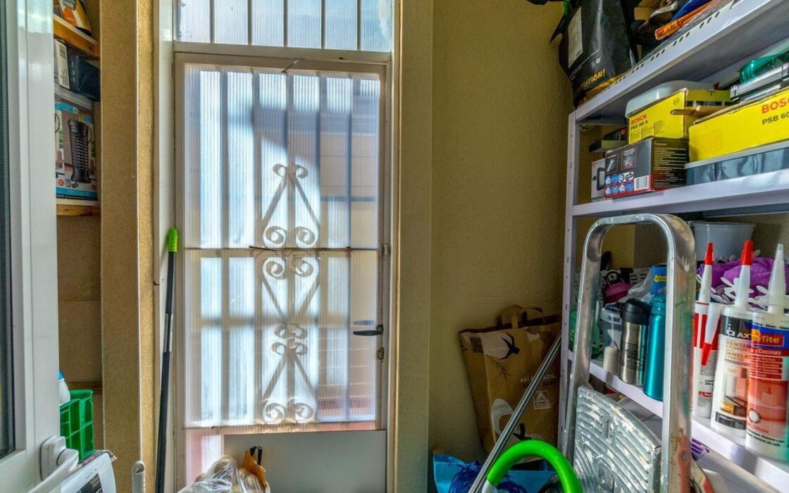 Дом 105 кв.м в San Miguel de Salinas с бассейном у моря