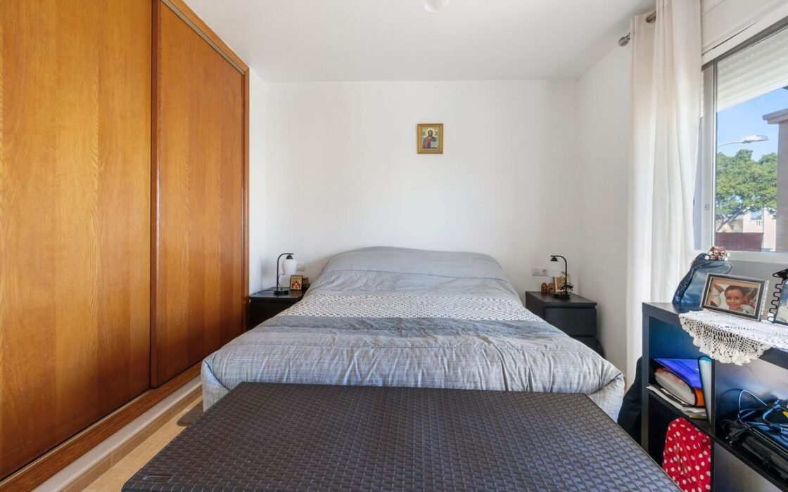 Дом 105 кв.м в San Miguel de Salinas с бассейном у моря