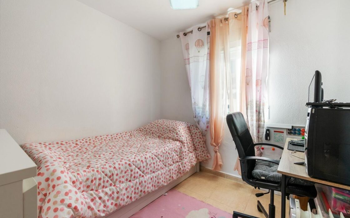 Дом 105 кв.м в San Miguel de Salinas с бассейном у моря