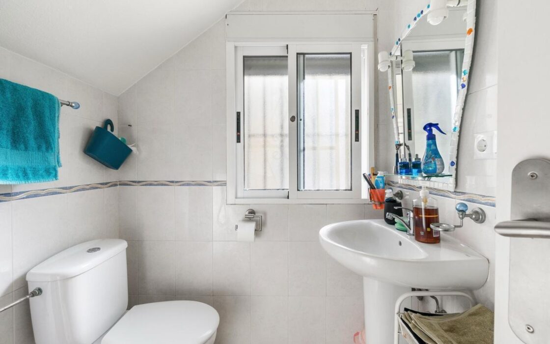 Дом 105 кв.м в San Miguel de Salinas с бассейном у моря