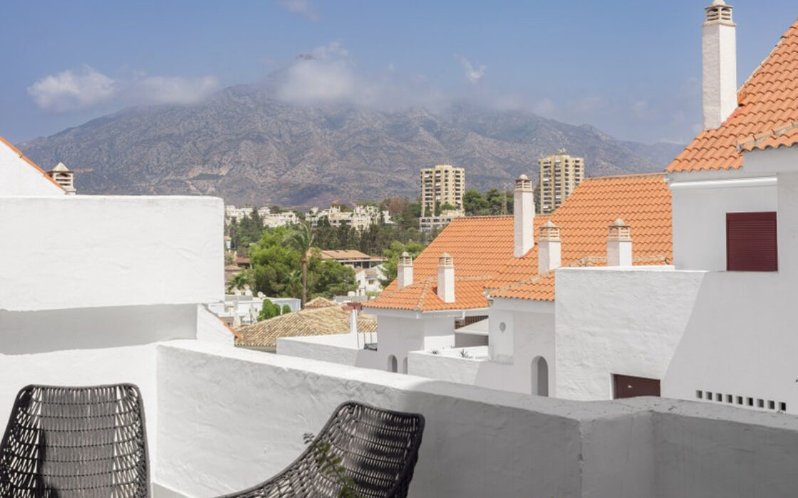 Апартаменти з терасою в Нуева Андалусія, 115 кв.м, 4 кімнати