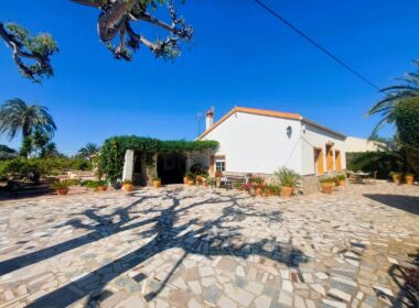 Масия в Ла Марина 315 кв.м, 6 комнат, 400 м до моря