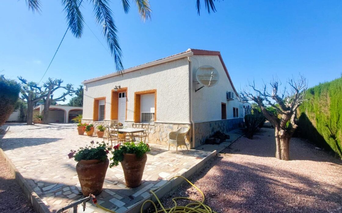 Масия в Ла Марина 315 кв.м, 6 комнат, 400 м до моря