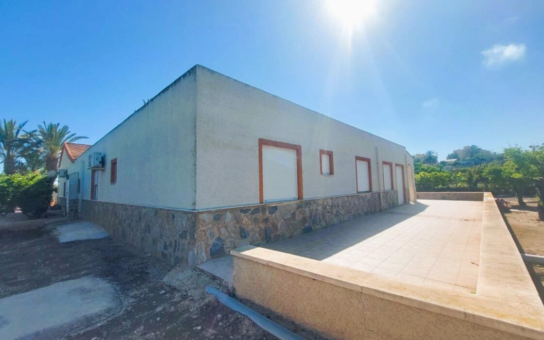 Масия в Ла Марина 315 кв.м, 6 комнат, 400 м до моря