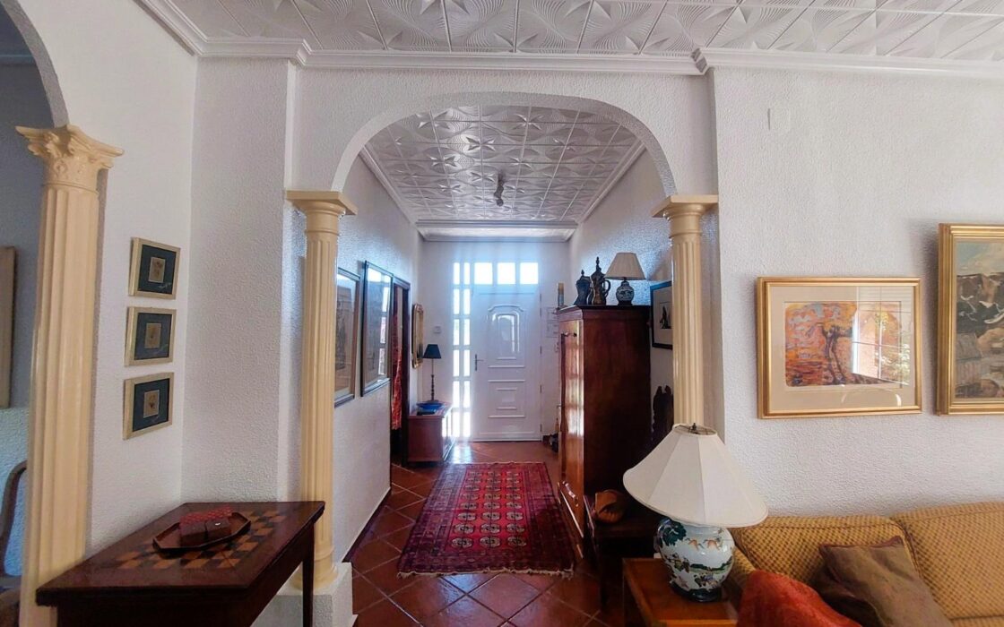 Масия в Ла Марина 315 кв.м, 6 комнат, 400 м до моря