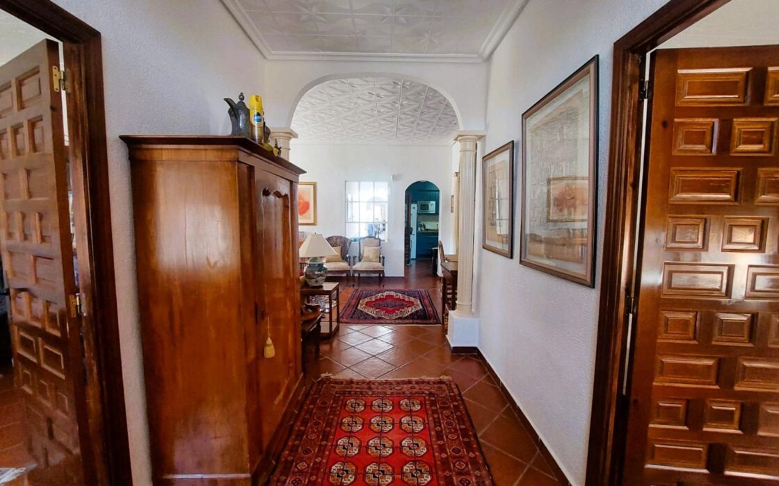 Масия в Ла Марина 315 кв.м, 6 комнат, 400 м до моря