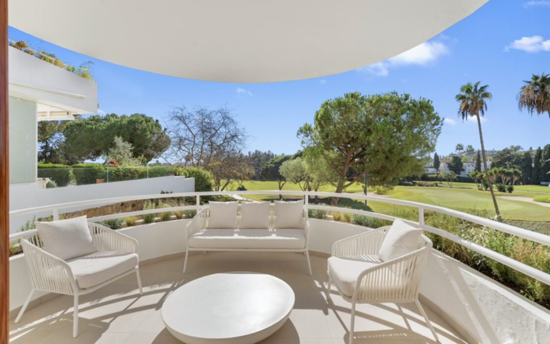 Апартаменты 172 кв.м в Нуэва Андалусия с террасой