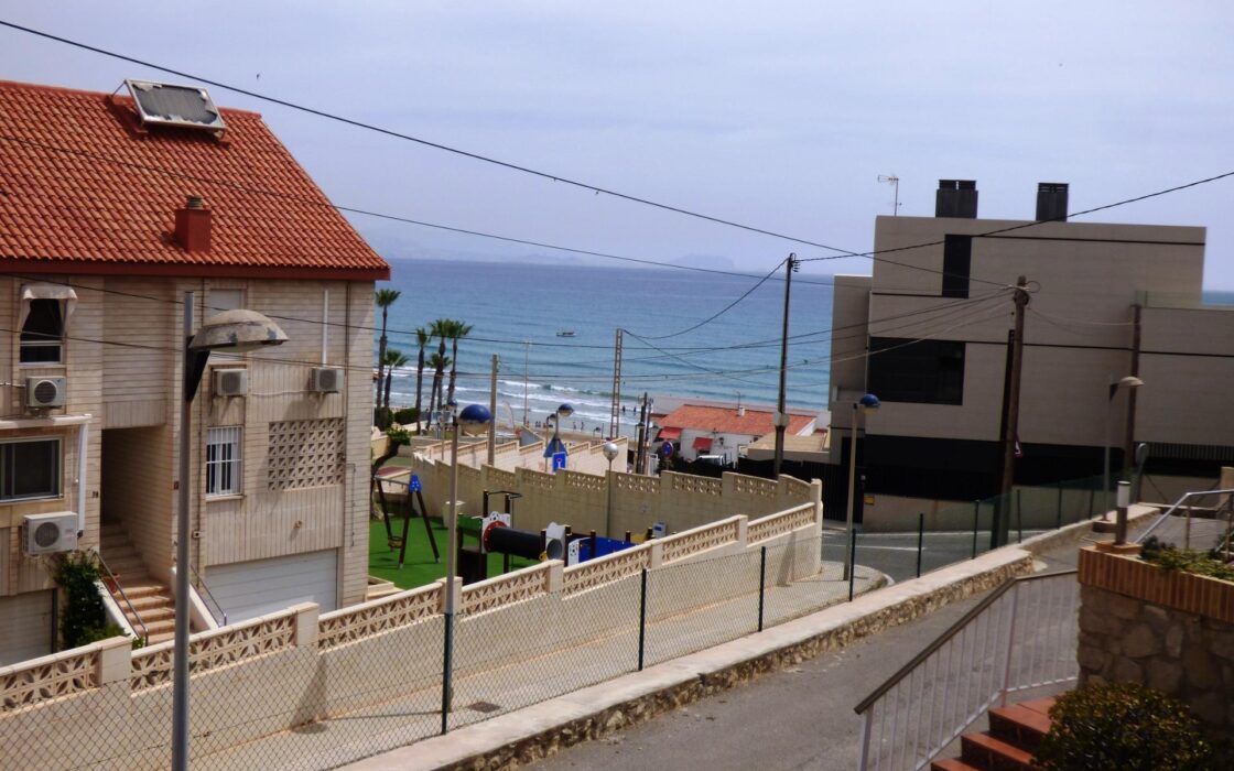 Будинок в San Juan Playa 113 кв.м з видом на море