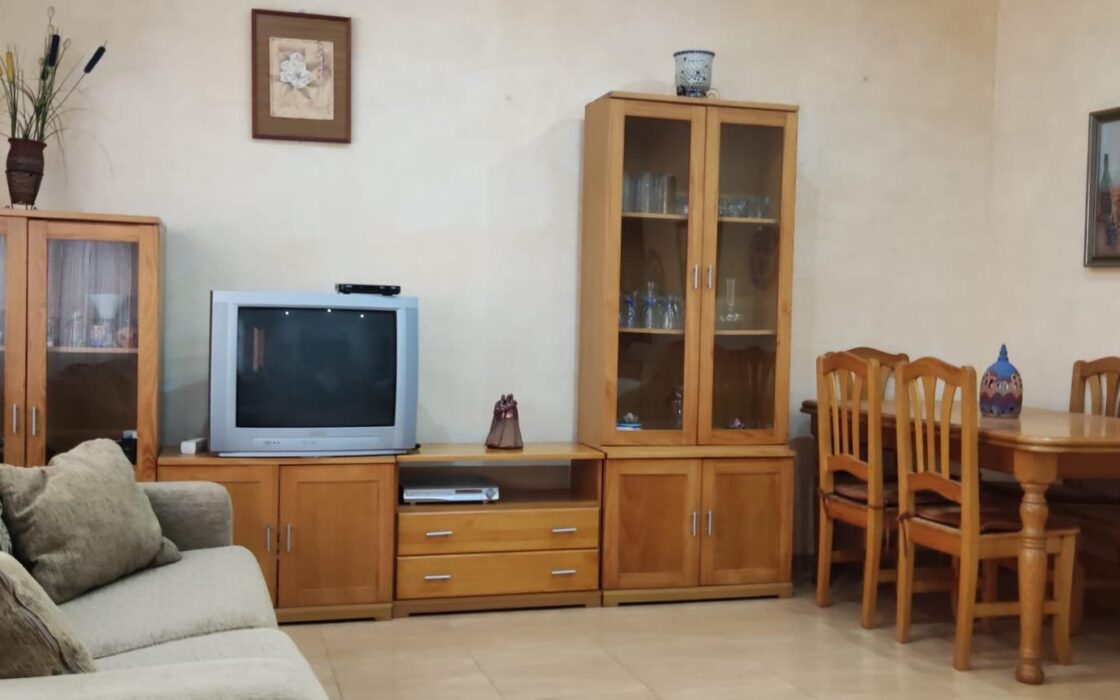 Дом в Торревьехе у пляжа с тремя спальнями и террасой