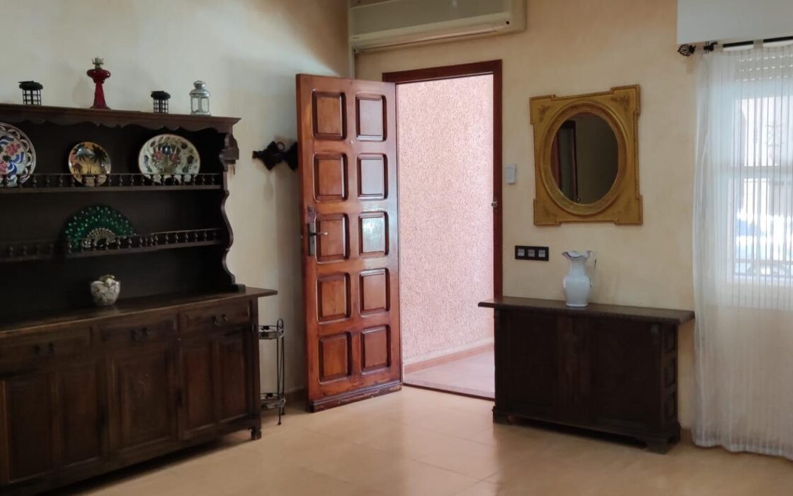 Дом в Торревьехе у пляжа с тремя спальнями и террасой