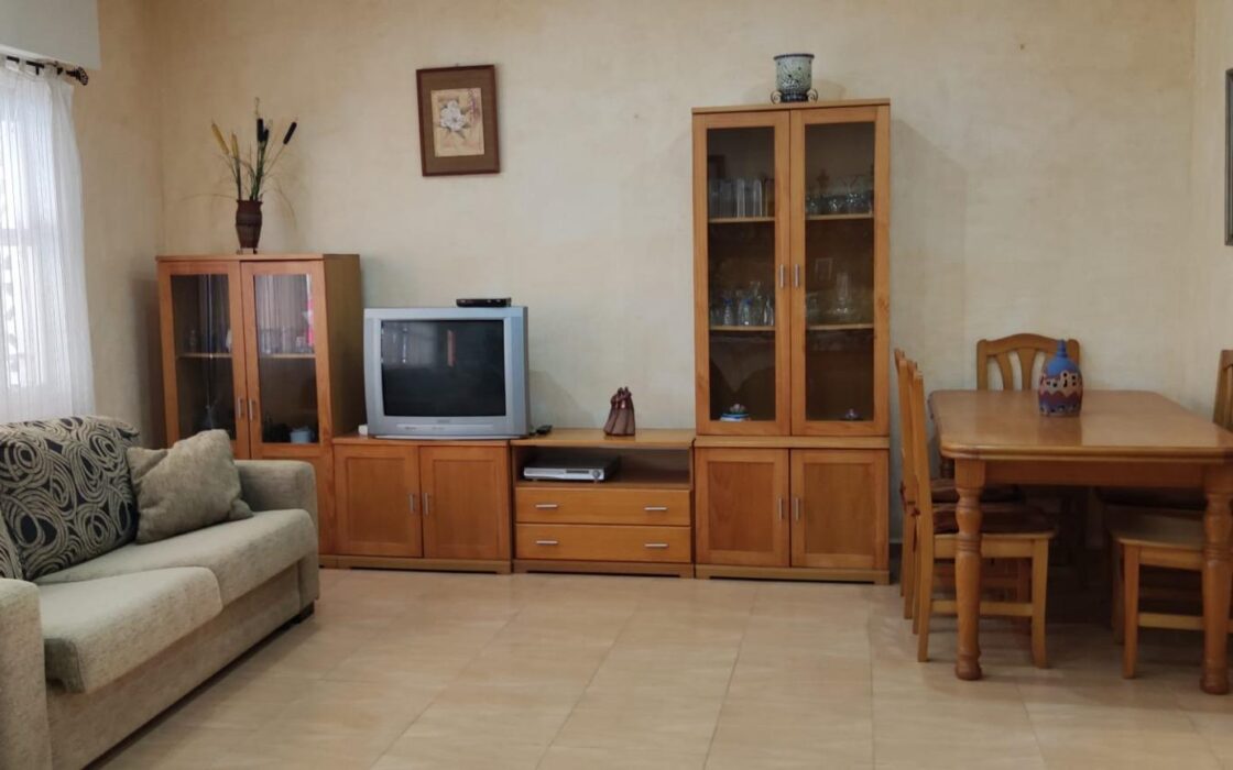 Дом в Торревьехе у пляжа с тремя спальнями и террасой