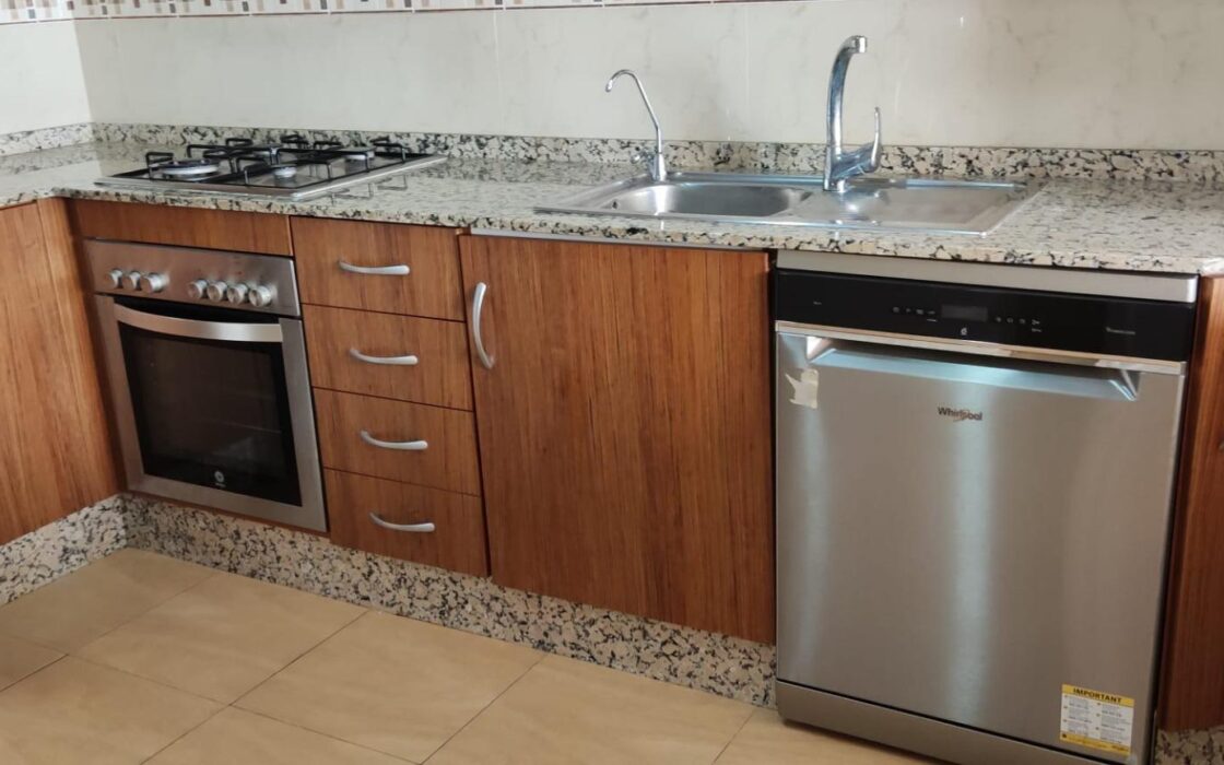 Дом в Торревьехе у пляжа с тремя спальнями и террасой