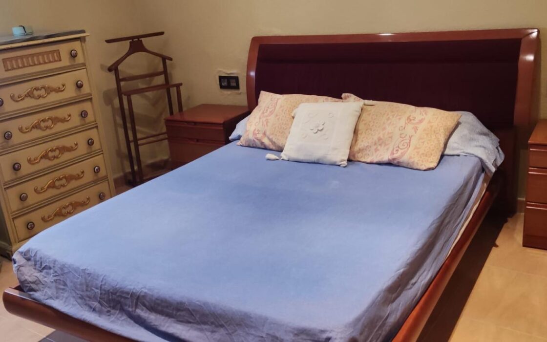 Дом в Торревьехе у пляжа с тремя спальнями и террасой