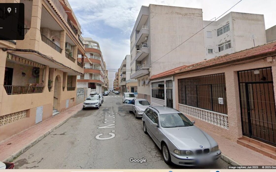 Дом в Торревьехе у пляжа с тремя спальнями и террасой