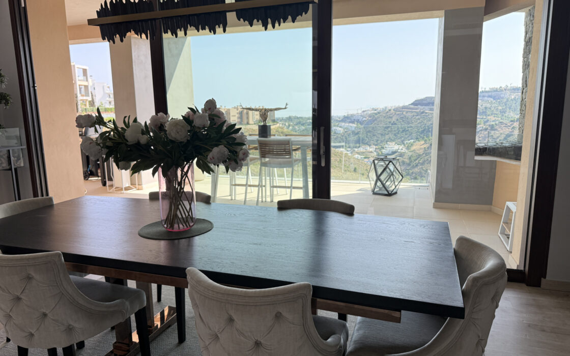 Резиденція з 4 спальнями та видом на море в Ла-Кінта 245 кв.м