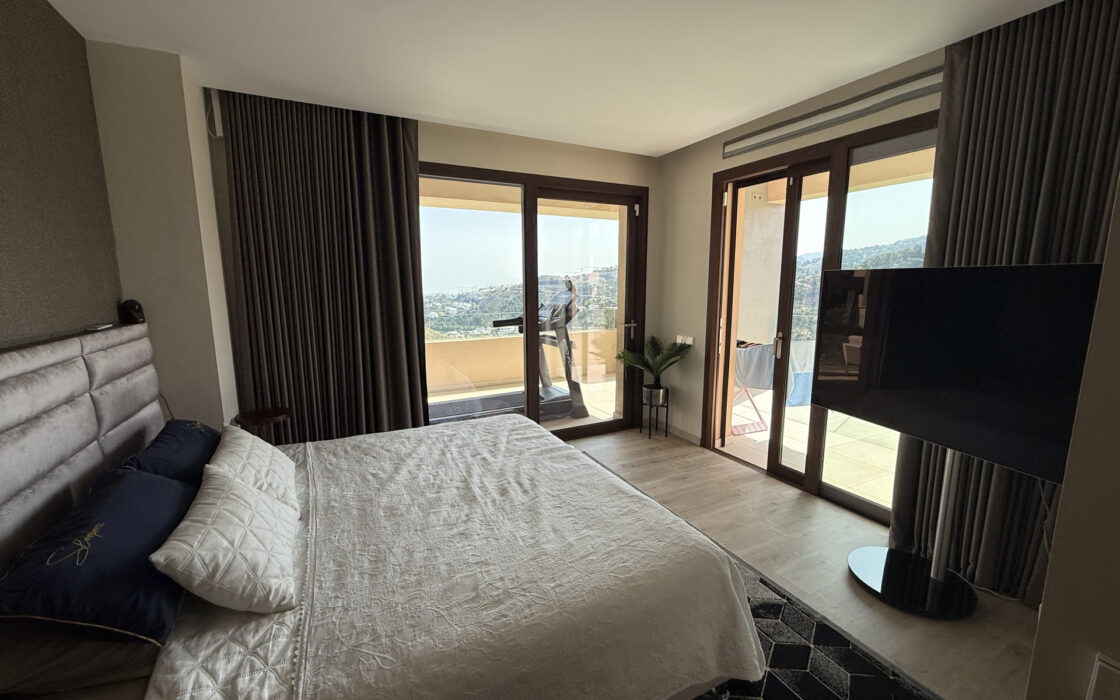 Резиденція з 4 спальнями та видом на море в Ла-Кінта 245 кв.м