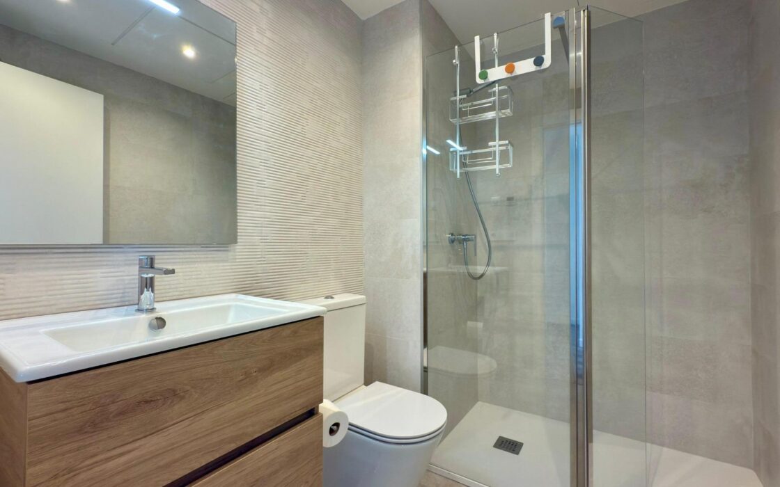 Новый угловой пентхаус с видом на море в Balcón de Finestrat