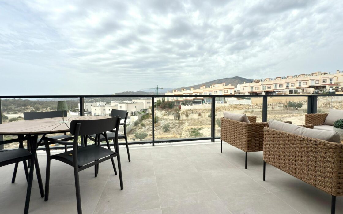 Новый угловой пентхаус с видом на море в Balcón de Finestrat