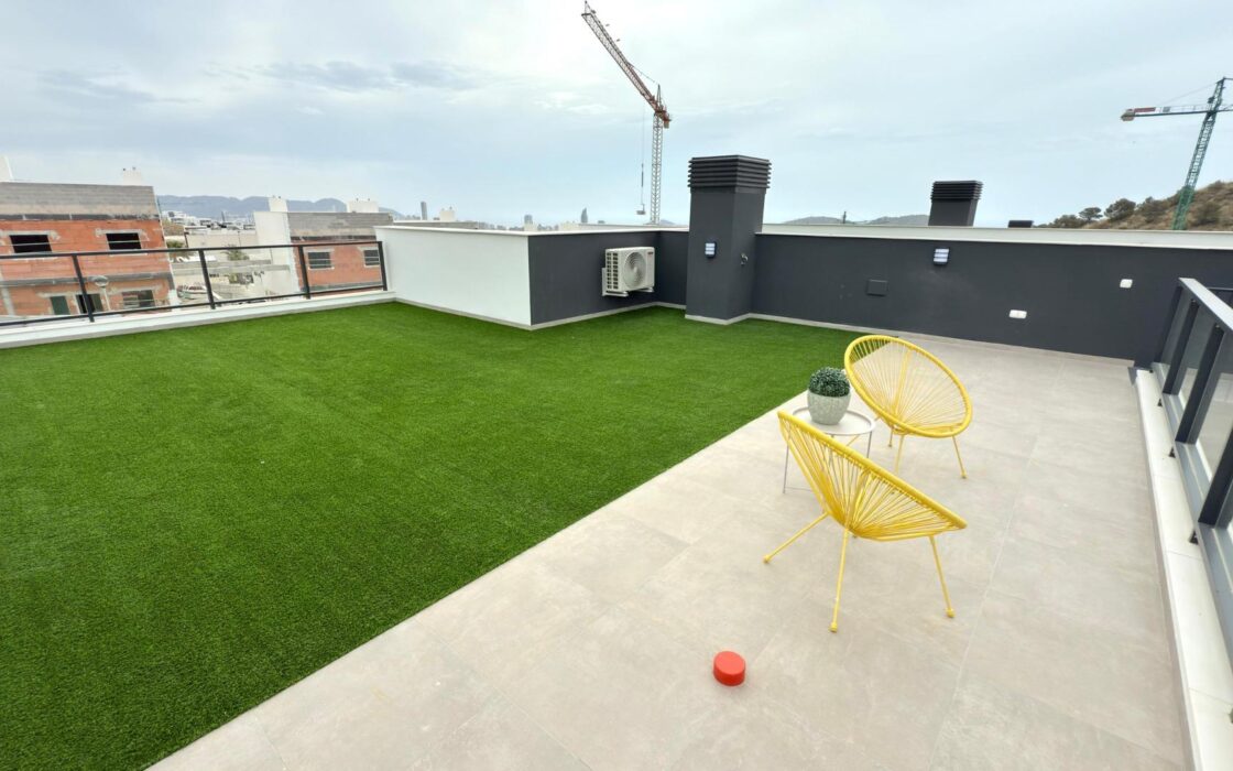 Новый угловой пентхаус с видом на море в Balcón de Finestrat