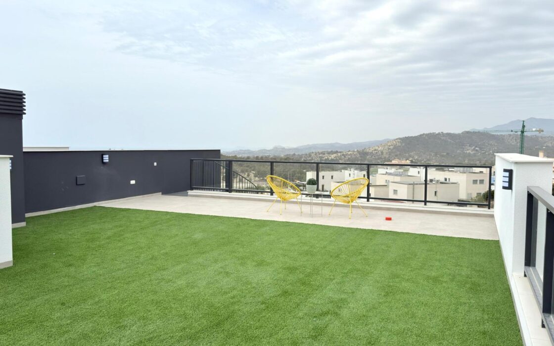 Новый угловой пентхаус с видом на море в Balcón de Finestrat