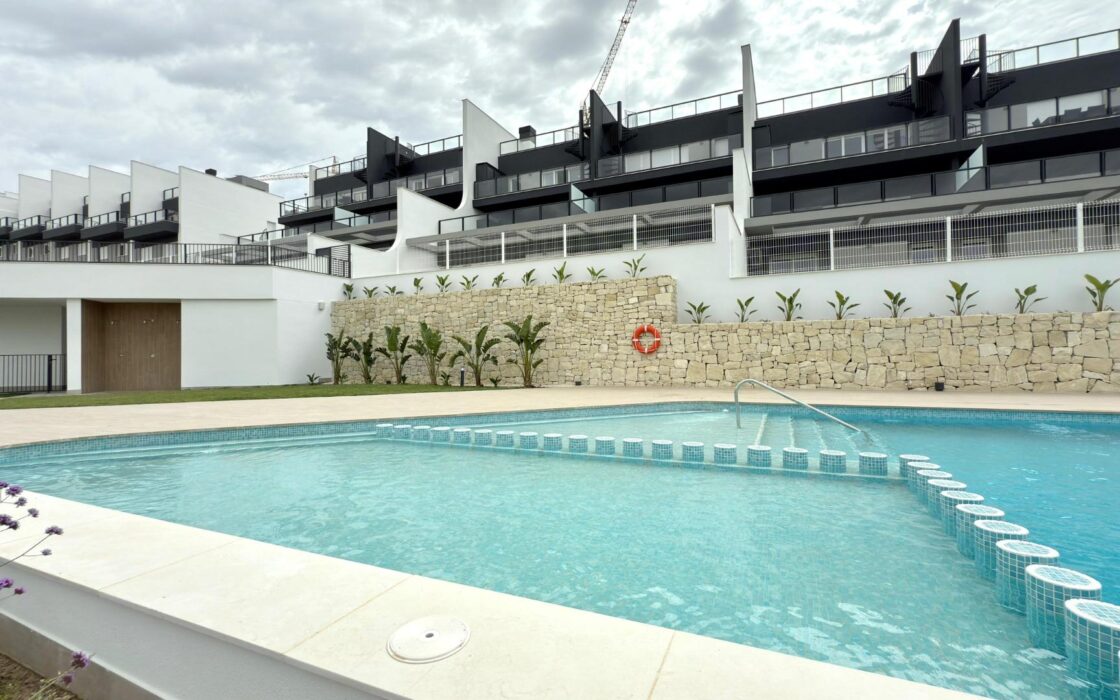 Новый угловой пентхаус с видом на море в Balcón de Finestrat