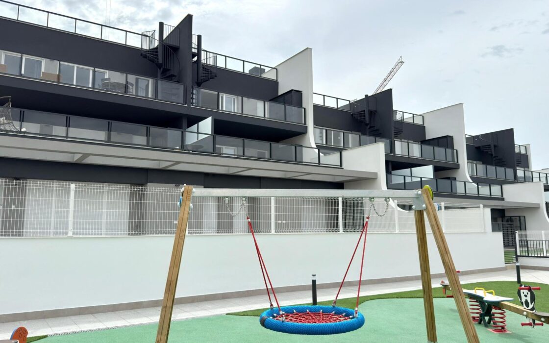 Новый угловой пентхаус с видом на море в Balcón de Finestrat