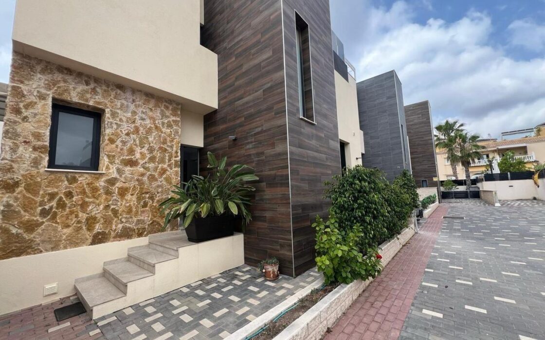 Вилла в Ориуэла Коста 193 кв.м с приватным бассейном