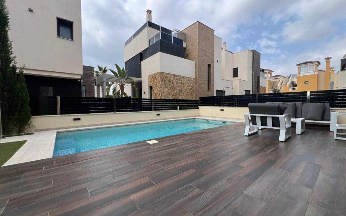 Вилла в Ориуэла Коста 193 кв.м с приватным бассейном