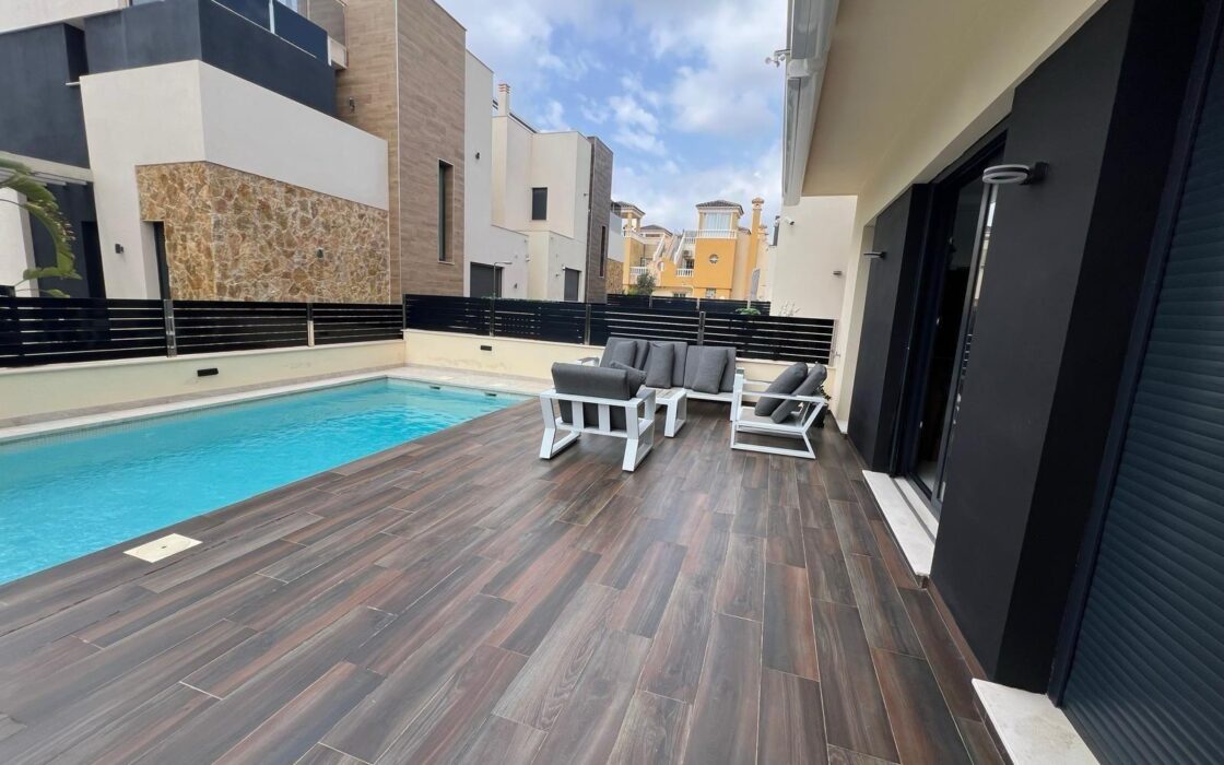 Вилла в Ориуэла Коста 193 кв.м с приватным бассейном