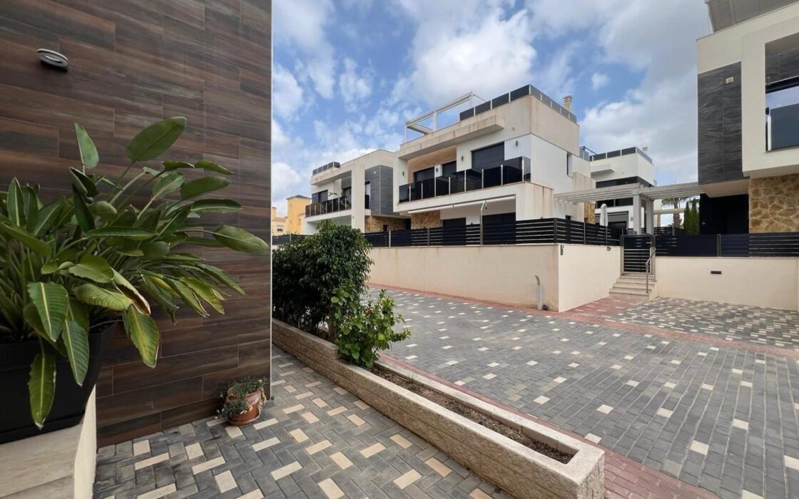 Вилла в Ориуэла Коста 193 кв.м с приватным бассейном