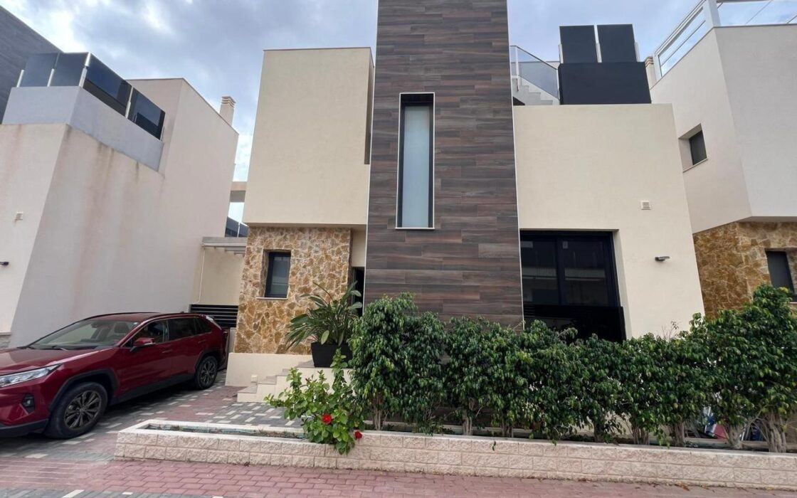 Вилла в Ориуэла Коста 193 кв.м с приватным бассейном