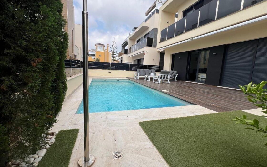 Вилла в Ориуэла Коста 193 кв.м с приватным бассейном