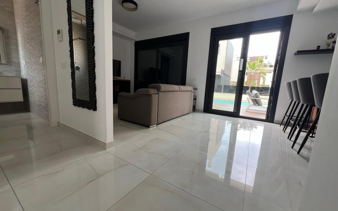 Вилла в Ориуэла Коста 193 кв.м с приватным бассейном