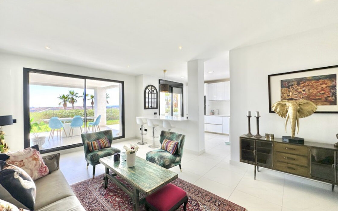 Квартира на первом этаже в Эстепоне 188 кв.м с террасой