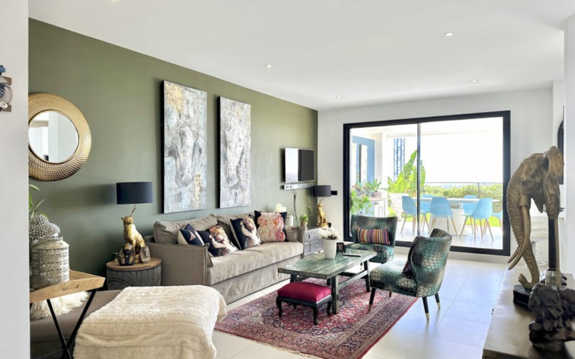 Квартира на первом этаже в Эстепоне 188 кв.м с террасой