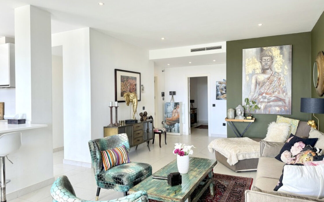 Квартира на первом этаже в Эстепоне 188 кв.м с террасой