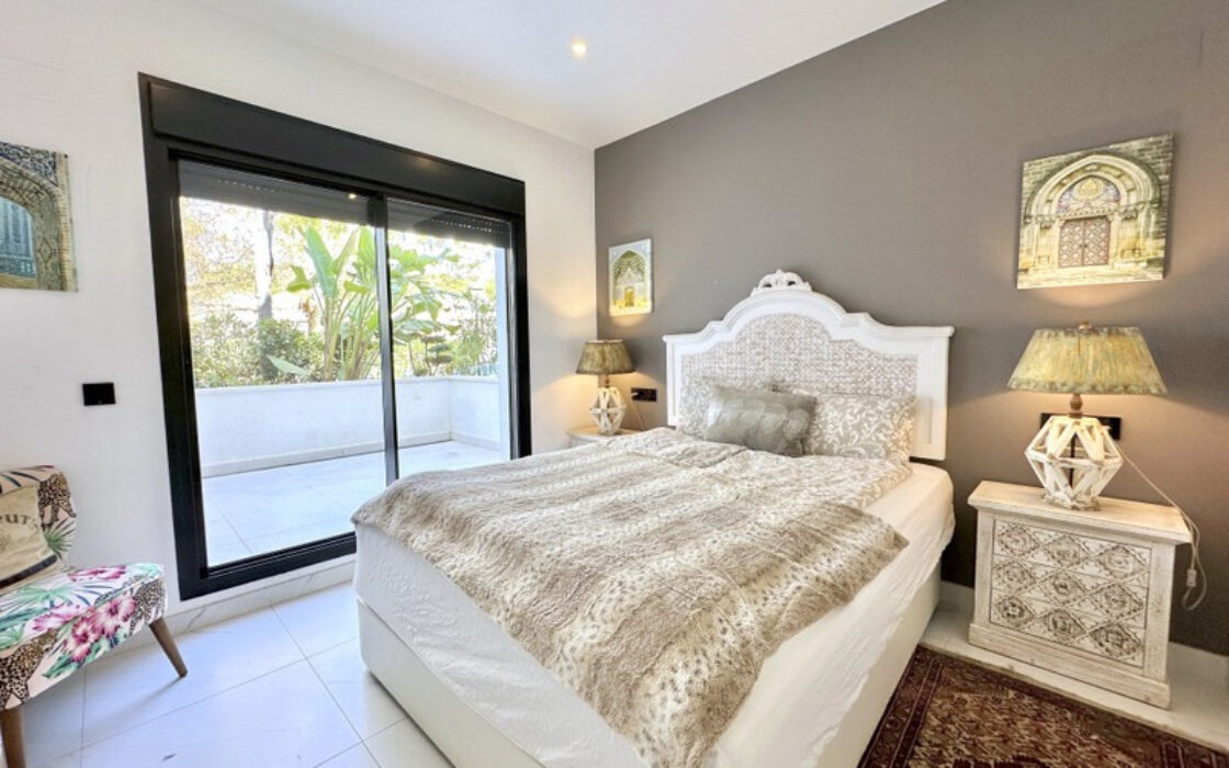 Квартира на первом этаже в Эстепоне 188 кв.м с террасой