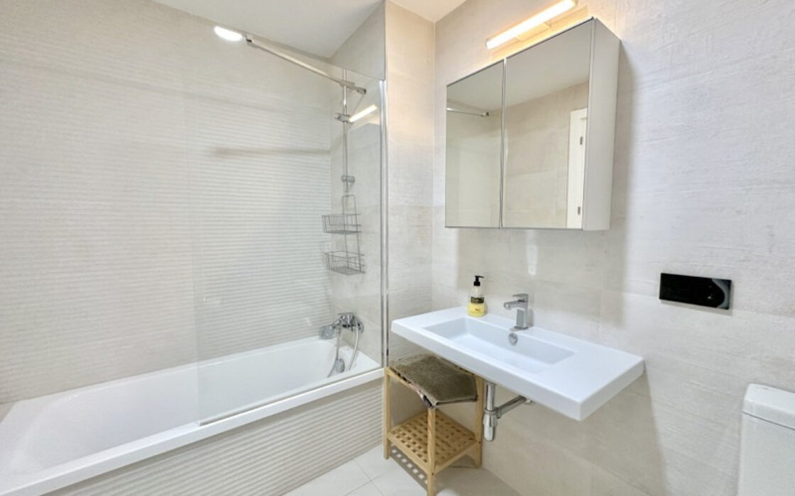 Квартира на первом этаже в Эстепоне 188 кв.м с террасой