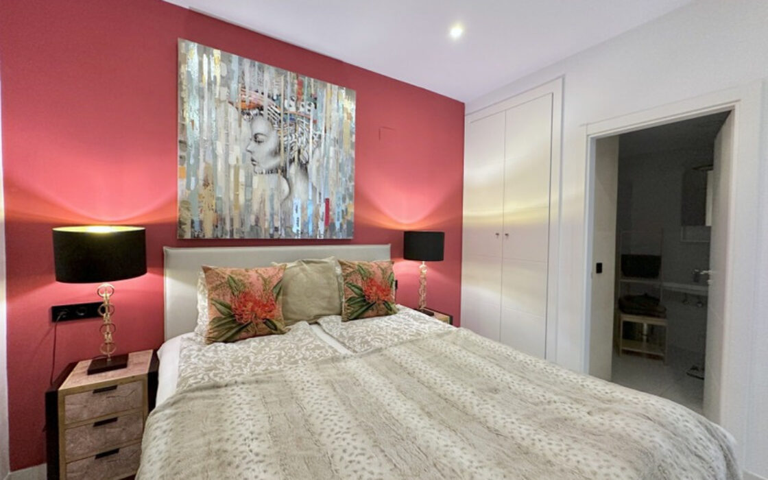 Квартира на первом этаже в Эстепоне 188 кв.м с террасой