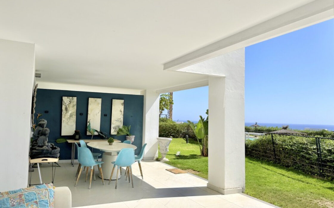 Квартира на первом этаже в Эстепоне 188 кв.м с террасой