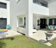 Квартира на первом этаже в Эстепоне 188 кв.м с террасой